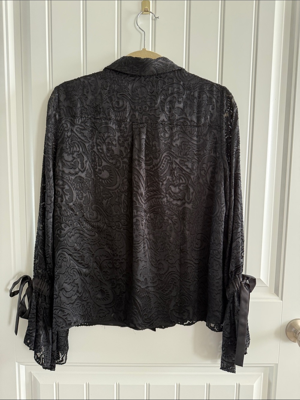 Alice + Olivia Black Burnout Velvet Blouse M - Picture 5 of 5